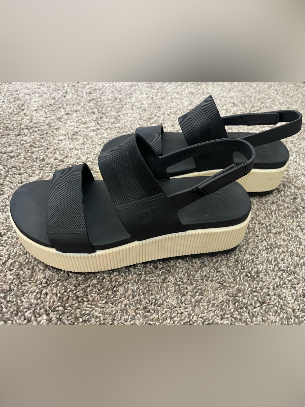 Reef Black and Cream Platform Sandals Women’s 7